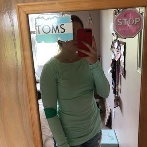 LONG SLEEVE LULULEMON TOP